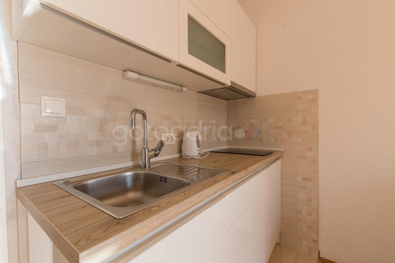 Quiet Area Rose Apartment Makarska