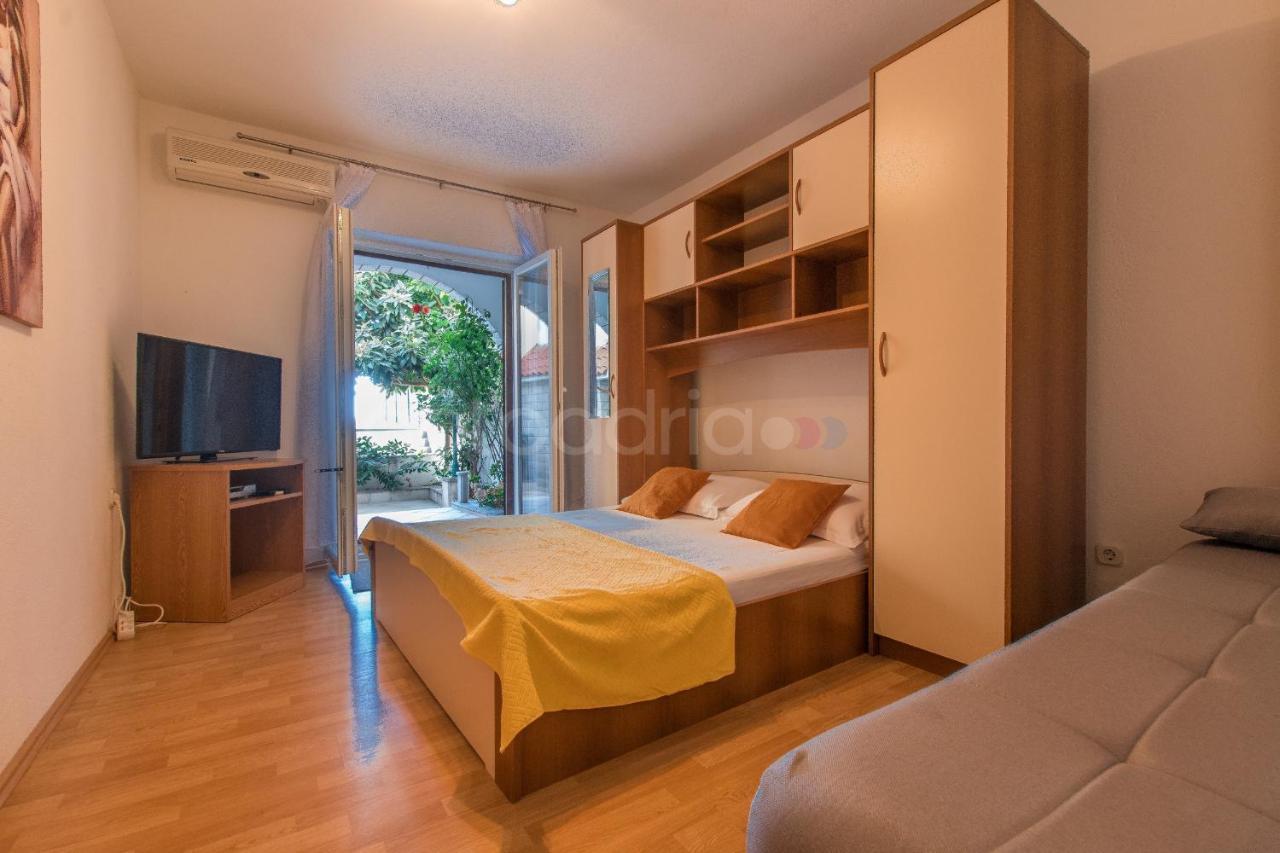 Apartment Quiet Area Rose Makarska