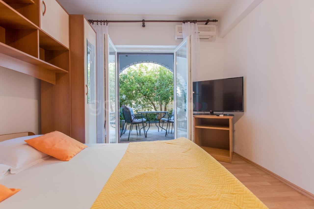 Quiet Area Rose Apartment