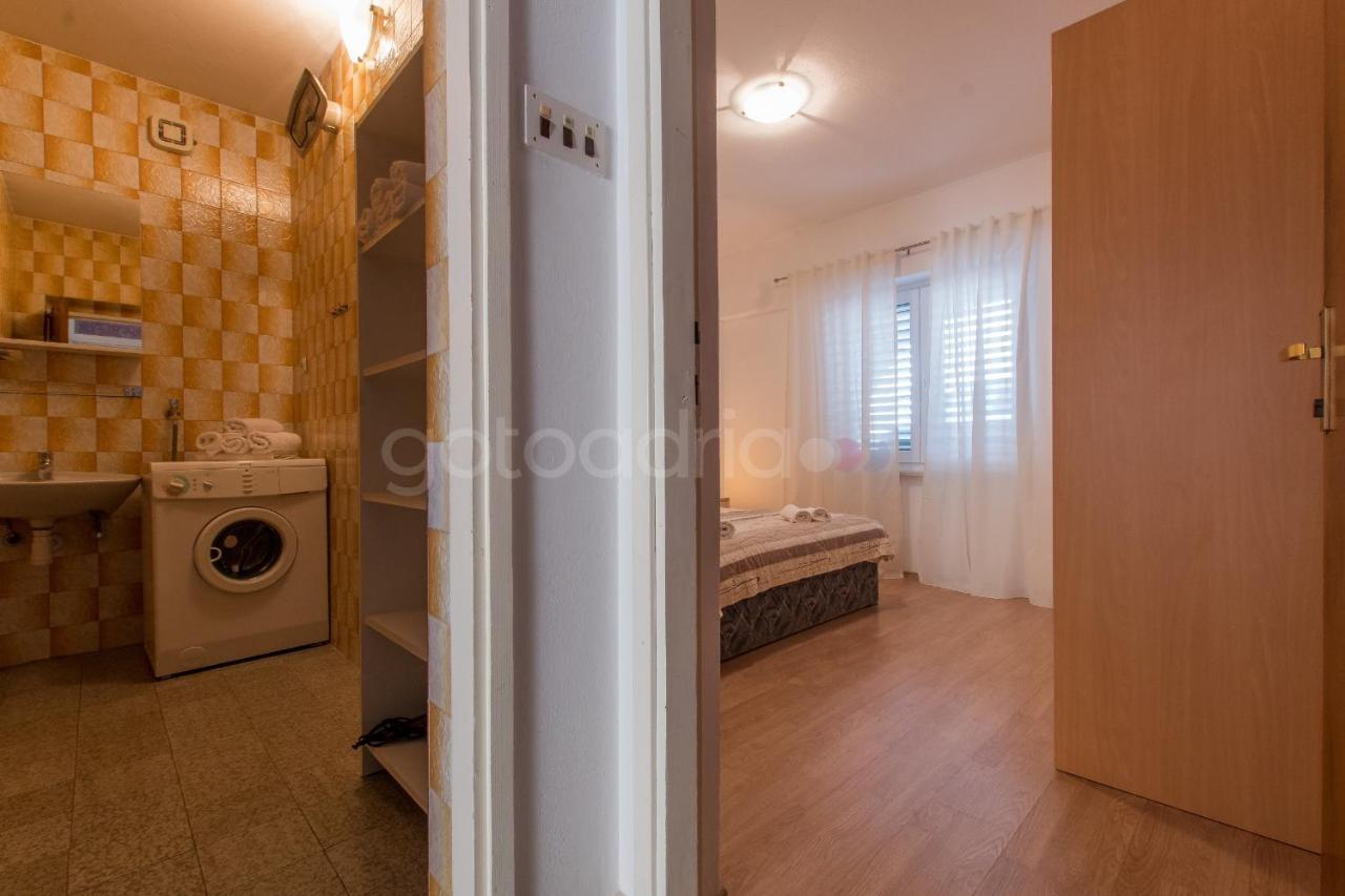Quiet Area Rose Apartment