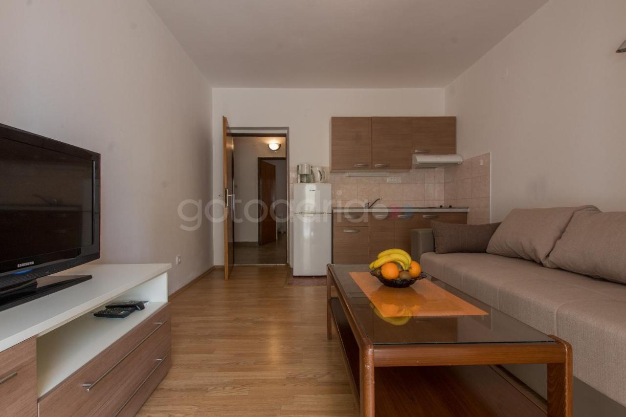 Quiet Area Rose Apartment