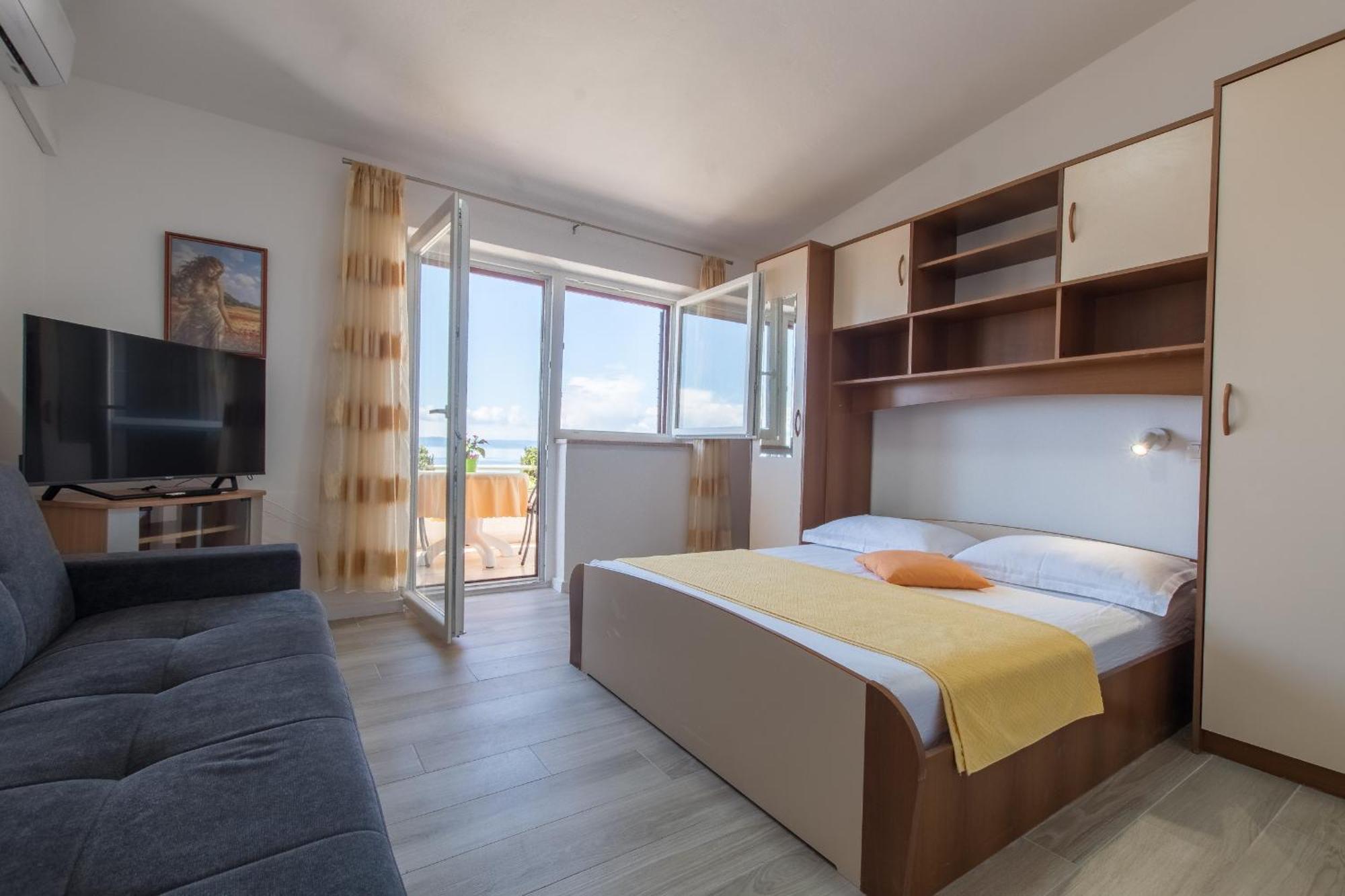 Quiet Area Rose Makarska